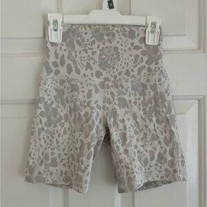 lululemon align high rise short 6” in cheetah camo antique white multi size 2!